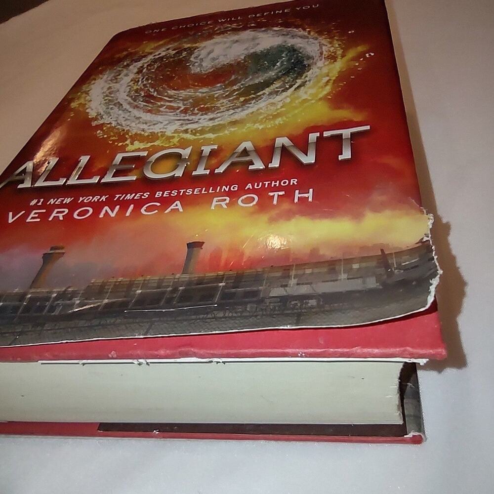 Allegiant by Veronica Roth hardback book - Picture 3 of 11